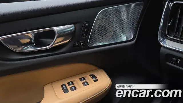 Volvo V60 Cross Country 2019 — ფოტო 17/20