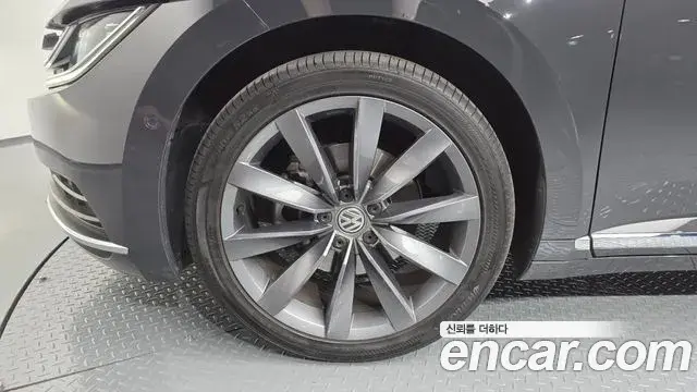 Volkswagen Arteon 2020 — Şəkil 28/31