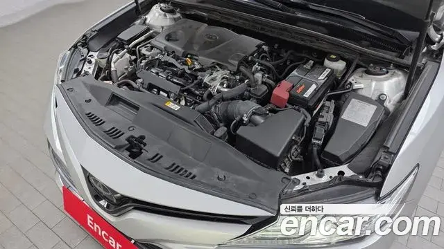 Toyota Camry 2018 — ფოტო 7/30
