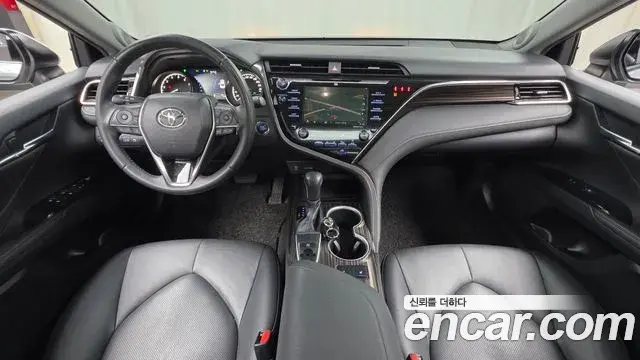 Toyota Camry 2018 — ფოტო 3/30