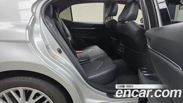 Toyota Camry 2018 — ფოტო 4/30