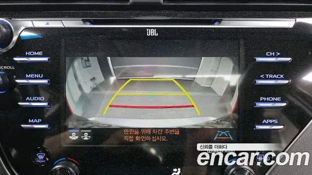 Toyota Camry 2018 — ფოტო 29/30