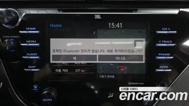 Toyota Camry 2018 — ფოტო 27/30