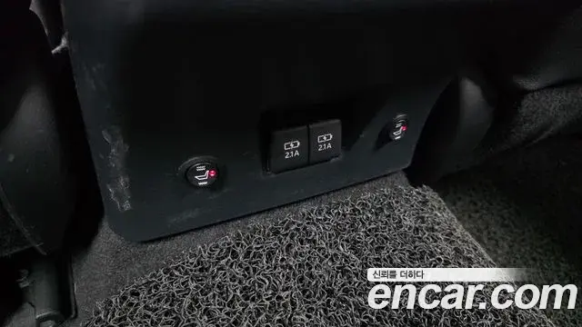 Toyota Camry 2018 — ფოტო 30/30