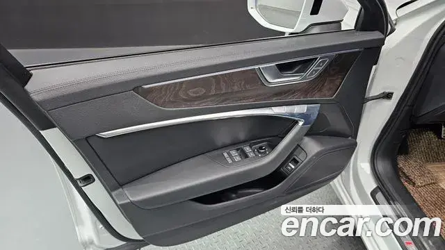 Audi A6 2019 — Photo 7/34