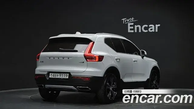 Volvo XC40 2019 — ფოტო 7/30