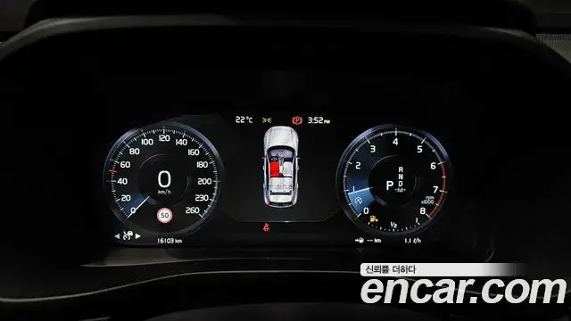 Volvo XC40 2019 — ფოტო 20/30