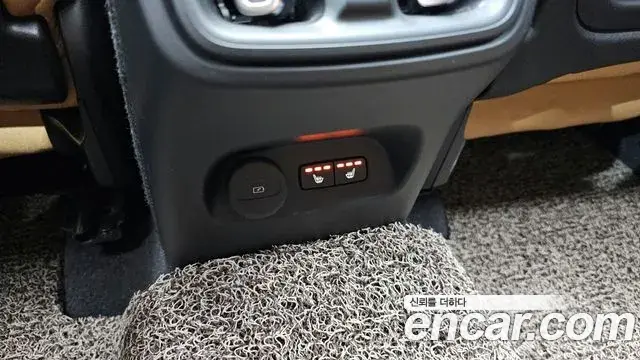 Volvo XC40 2019 — ფოტო 4/30