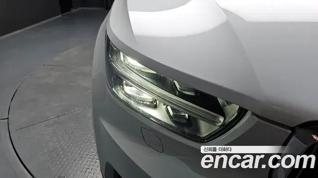 Volvo XC40 2019 — ფოტო 17/30