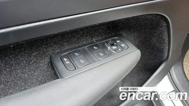 Volvo XC40 2019 — ფოტო 12/30