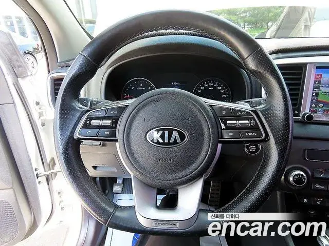 Kia Sportage The Bold 2018 — ფოტო 8/19