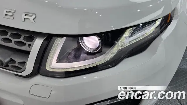 Land Rover Range Rover Evoque 2018 — Şəkil 17/32