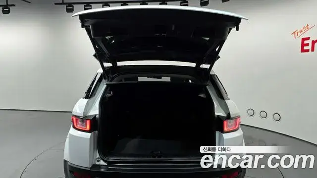 Land Rover Range Rover Evoque 2018 — Şəkil 15/32