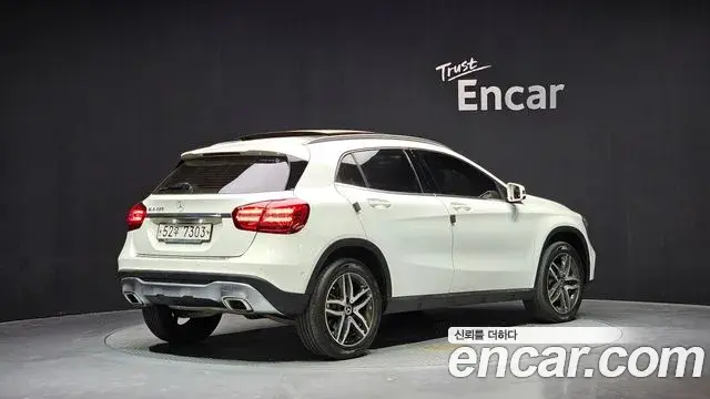 Mercedes-Benz GLA-Class 2018 — Photo 11/20