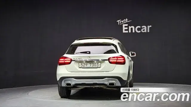 Mercedes-Benz GLA-Class 2018 — Photo 1/20