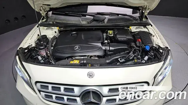 Mercedes-Benz GLA-Class 2018 — Photo 18/20