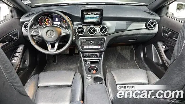 Mercedes-Benz GLA-Class 2018 — Photo 2/20