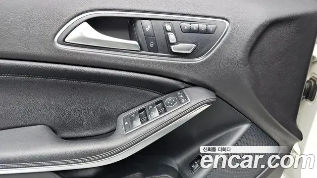 Mercedes-Benz GLA-Class 2018 — Photo 9/20