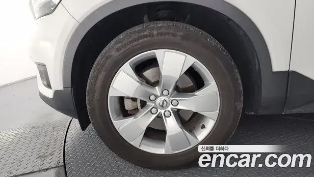 Volvo XC40 2021 — Photo 29/33