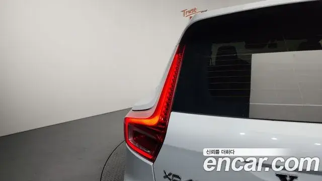 Volvo XC40 2021 — Photo 19/33