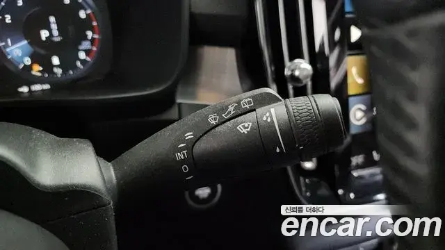 Volvo XC40 2021 — Photo 24/33