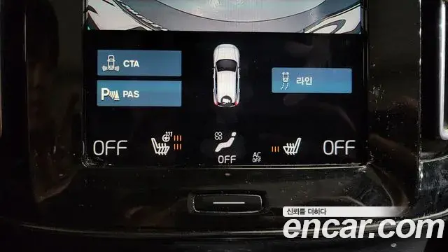Volvo XC40 2021 — Photo 20/33
