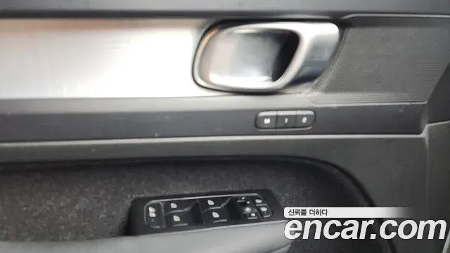 Volvo XC40 2021 — Photo 7/33