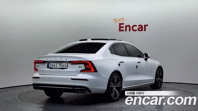 Volvo S60 2021 — Фото 2/20