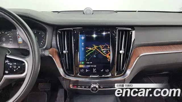 Volvo S60 2021 — Фото 12/20