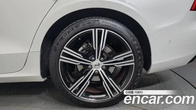 Volvo S60 2021 — Şəkil 9/39