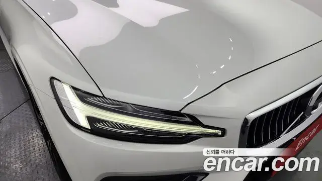 Volvo S60 2021 — Şəkil 32/39
