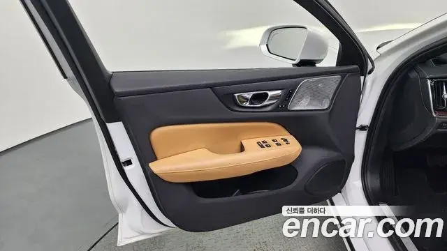 Volvo S60 2021 — Şəkil 27/39