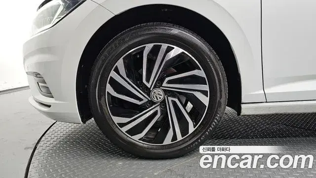 Volkswagen Jetta 2020 — Şəkil 8/20