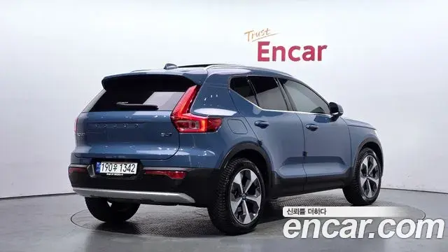 Volvo XC40 2022 — Фото 2/20