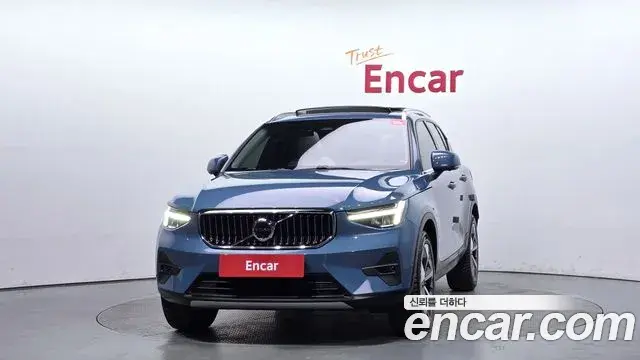 Volvo XC40 2022 — Фото 3/20