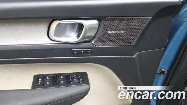 Volvo XC40 2022 — Photo 22/33