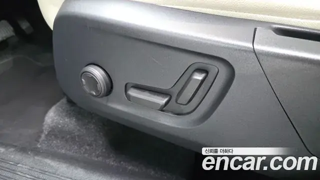 Volvo XC40 2022 — Photo 30/33
