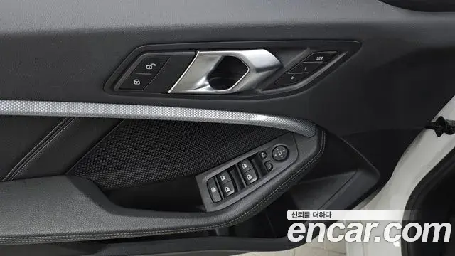 BMW 1 Series 2022 — Фото 17/20