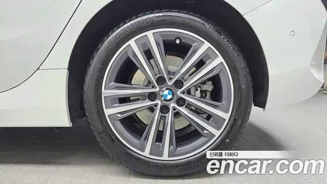 BMW 1 Series 2022 — Şəkil 22/30