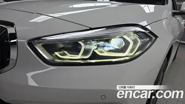 BMW 1 Series 2022 — Şəkil 21/30