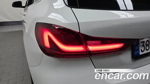 BMW 1 Series 2022 — Şəkil 25/30