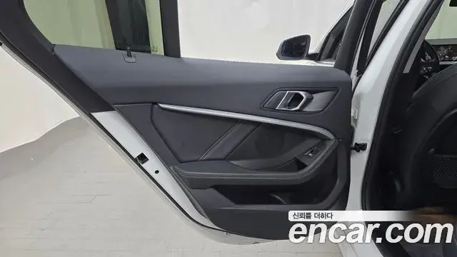 BMW 1 Series 2022 — Şəkil 11/30