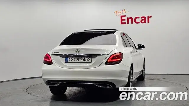 Mercedes-Benz C-Class 2019 — ფოტო 6/20