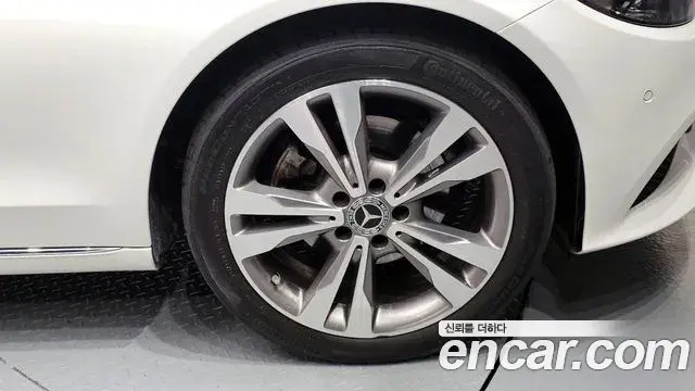 Mercedes-Benz C-Class 2019 — ფოტო 17/20
