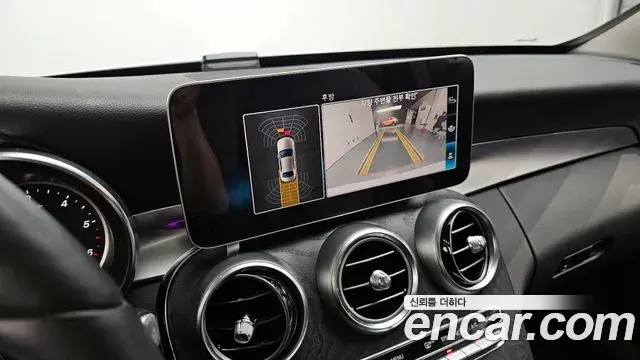 Mercedes-Benz C-Class 2019 — ფოტო 19/20