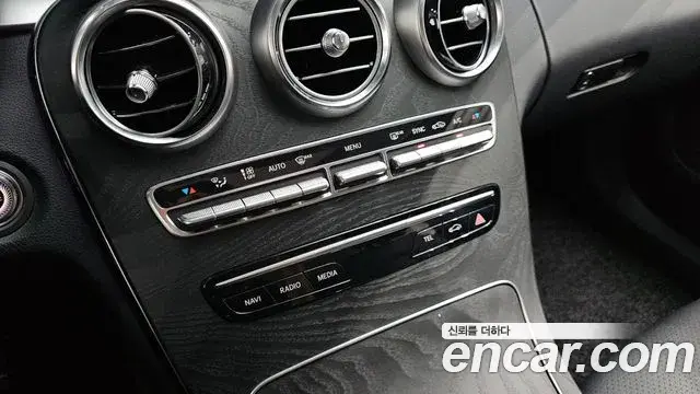 Mercedes-Benz C-Class 2019 — ფოტო 1/20