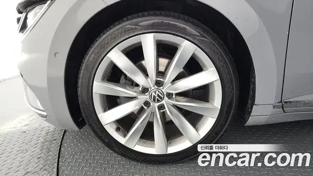 Volkswagen Arteon 2023 — Photo 32/35