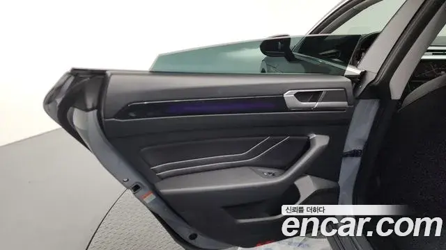 Volkswagen Arteon 2023 — Photo 25/35