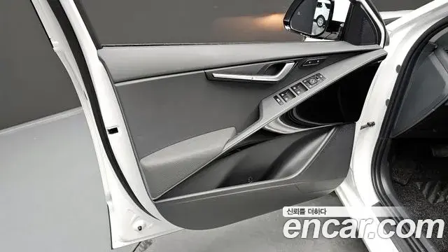 Kia Niro 2025 — Photo 2/30