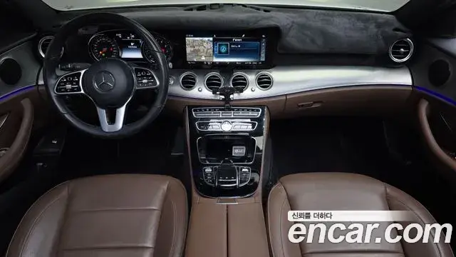 Mercedes-Benz E-Class 2018 — Photo 21/32